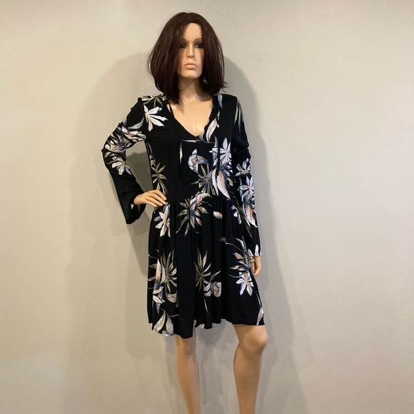 Roxy Dresses & Skirts - Roxy long sleeve vneck summer dress